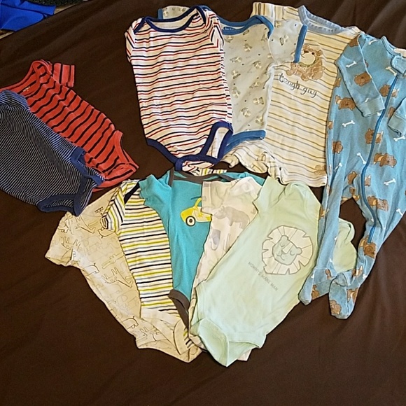 Lot of 6-9 baby clothes - Picture 1 of 5